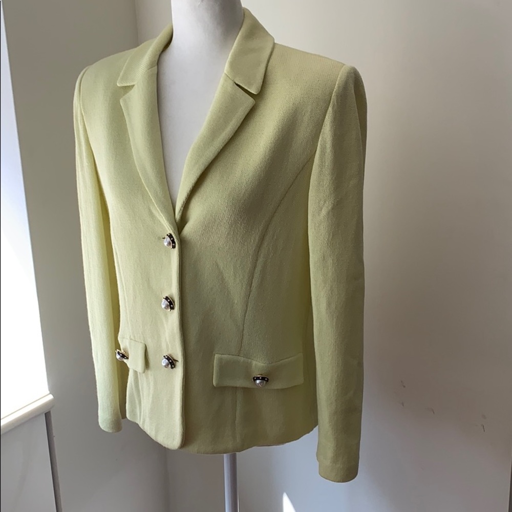 ST. JOHN Knit Blazer with Pearl Buttons! - Picture 4 of 7